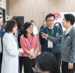 面對春節醫療高峰與急診壓力　賴清德總統視察假日輕急症中心　肯定醫界與政府協力合作分流成效  強化春節醫療量能