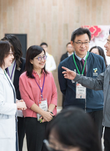 面對春節醫療高峰與急診壓力　賴清德總統視察假日輕急症中心　肯定醫界與政府協力合作分流成效  強化春節醫療量能