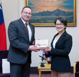 蕭美琴副總統會晤中北歐國會議員訪團　強化理念相近的夥伴合作應對國際局勢變化