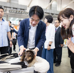 賴清德總統出席台北寵物用品展開幕　聚焦800億元市場規模推動寵物產業鏈升級