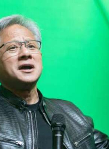 黃仁勳加州親駁Rubin Ultra延遲傳聞　輝達AI基礎設施布局全面擴張　大摩看好營收續創新高
