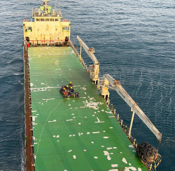 外籍貨輪船員外海作業不慎摔傷癱瘓無法移動　海巡署空勤吊掛緊急後送就醫