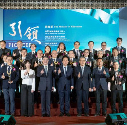 賴清德總統親自頒發國家講座主持人獎及國家產學大師獎　表彰卓越貢獻並推動高教投資培育頂尖人才提升臺灣競爭力