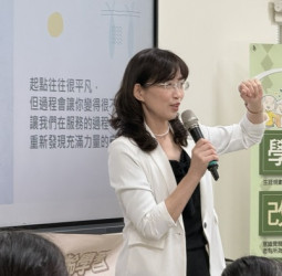 中正大學魏惠娟教授與李藹慈教授攜手推動候鳥共學　建立澎湖高齡學習與樂齡教育新典範