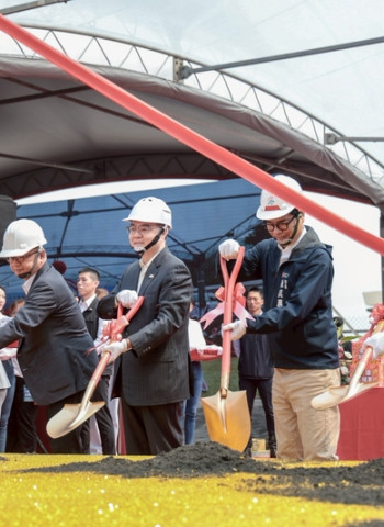 高雄楠梓園區聯外交通整體計畫聯合動土　行政院長卓榮泰指出藉由提升園區對外交通效率與客貨安全分流機制減輕楠梓交流道流量負擔