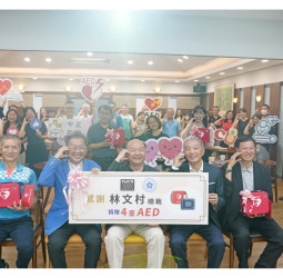 國立中正大學名譽博士林文村總裁捐贈AED　由校長蔡少正代表受贈　優化急救能量體系　建構全方位校園生命守護網