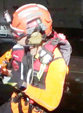 希臘籍油輪船員跌倒昏迷命危　海巡署空勤跨夜執勤完成吊掛救援成功後送就醫