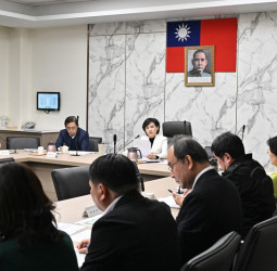 行政院副院長鄭麗君召開穩定物價小組臨時會報 強化五項措施穩定物價以確保民生物價穩定
