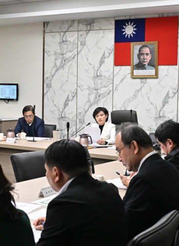 行政院副院長鄭麗君召開穩定物價小組臨時會報 強化五項措施穩定物價以確保民生物價穩定